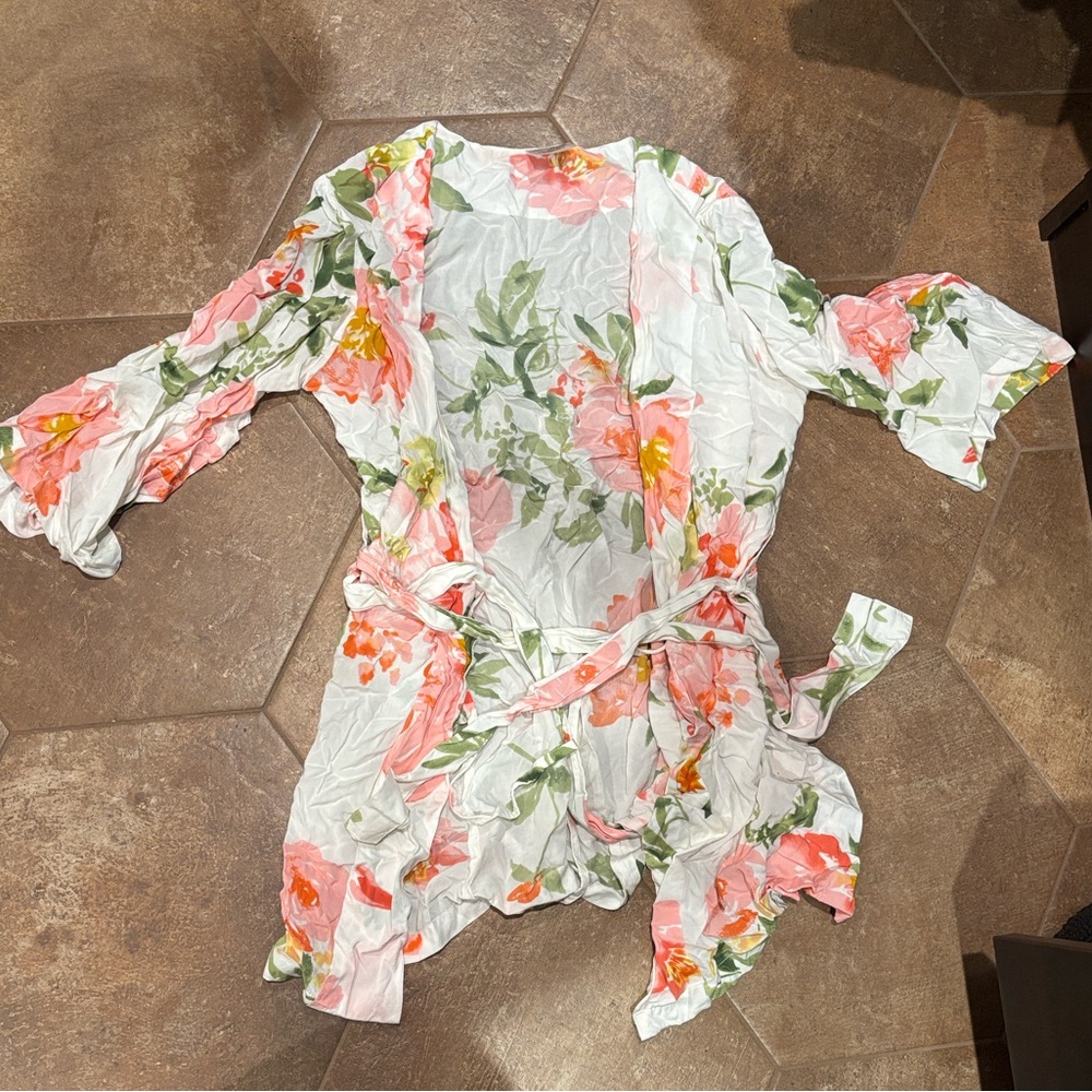 Plum Pretty Sugar White Floral Short Robe
